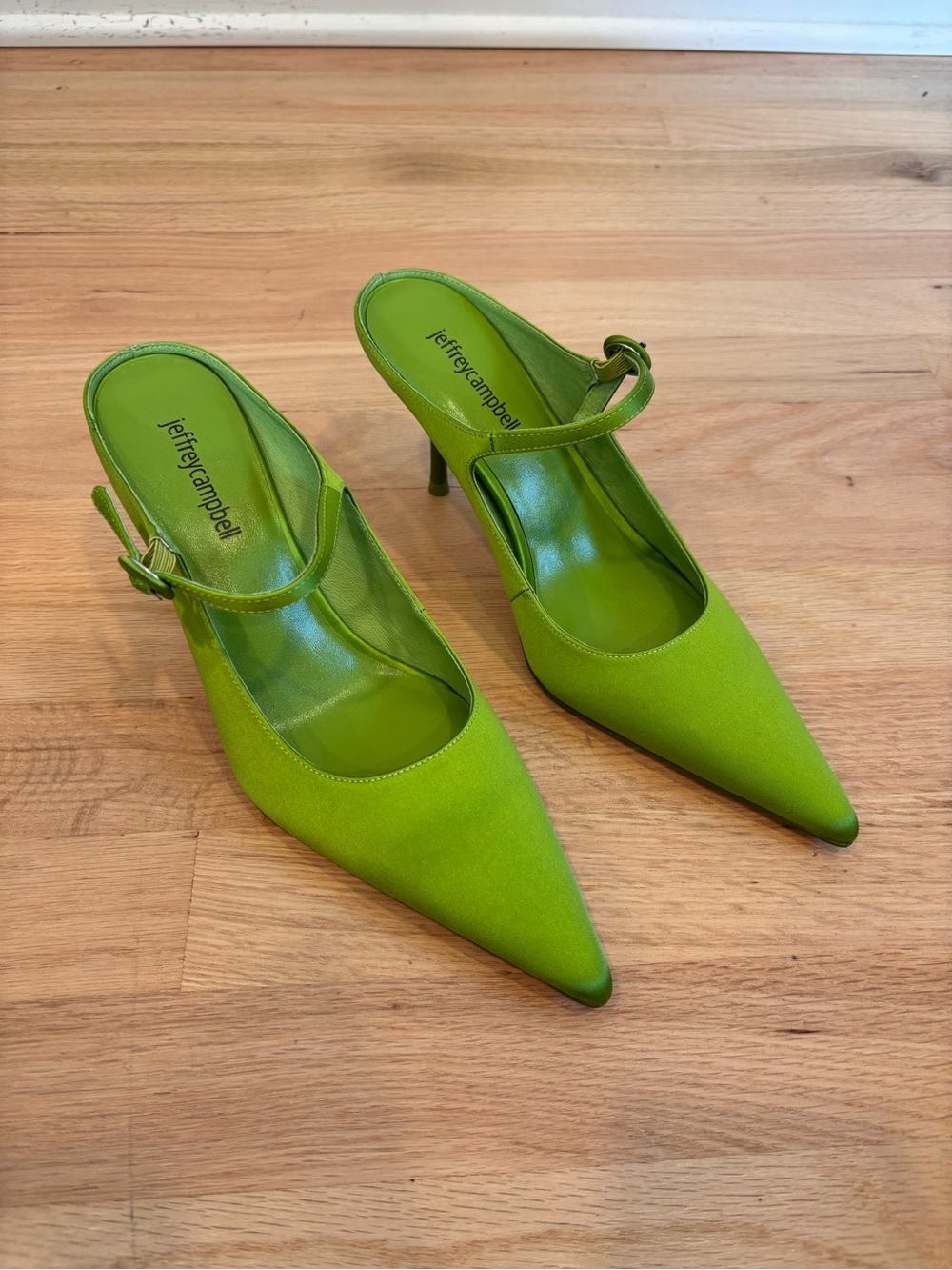 Jeffrey Campbell Tiyera Pointed Toe Mule in green satin size 7.5